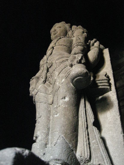 vor dem hatte ich schon mehr Ehrfurcht: Brahma der Krieger! Hab lieber ehrfurchtsvoll seine Fuesse gestreichelt, bringt Glueck und bestimmt Respekt bei ihm...