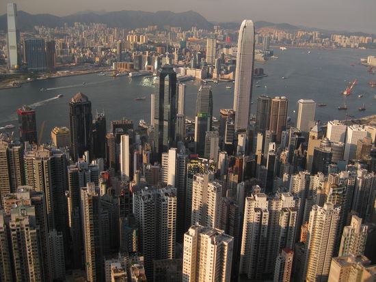 und auch beim Blick von oben kein sozialer Brennpunkt zu erkennen, muss wohl eine ziemlich reiche Stadt sein...