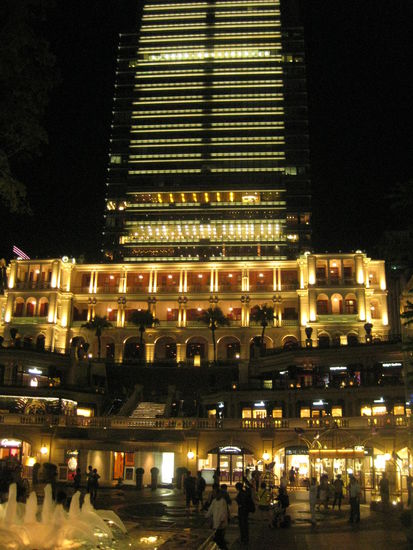 na, die haben doch vorzuegliche Hotels hier! Verstehe gar nicht, warum Menschen sagen, die Hotels in Asien seien nicht mit dem europaeischen Standard zu vergleichen!