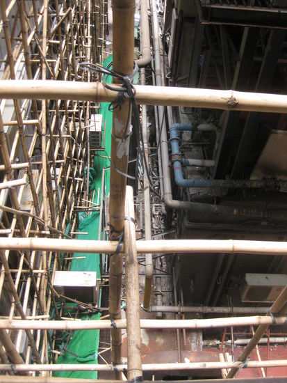 Ha! Hab doch ein Fenster gefunden! Und was fuer Ausblick sich da einem bietet!