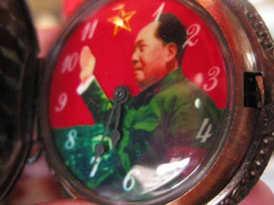 ...im Land des auch 30 Jahre nach seinem Tod alles ueberschattenden Mao Zedong und seiner kommunistischen Lehre