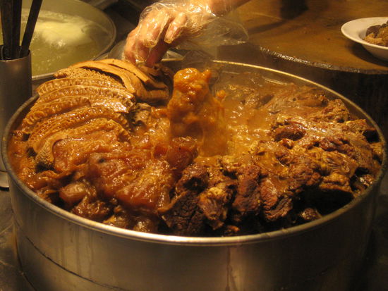 Was zum Teufel war oder ist das??? fragt man sich an jeder zweiten Strassenecke