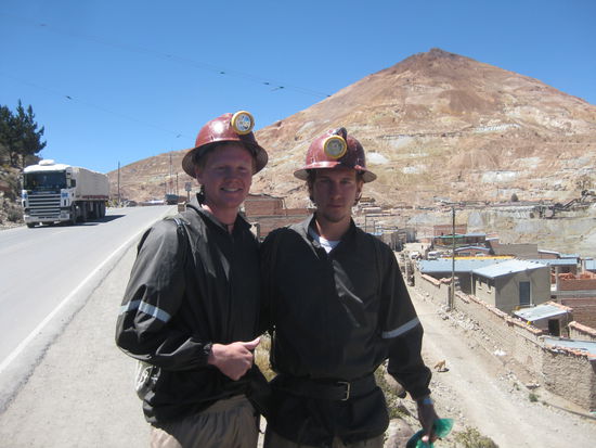 zwei echte "Kumpel" vor dem schweren Gang in die Mienen (an die germanen unter euch, schreibt man die Bergmiene jetzt mit e oder ohne? hab schon lange kein geistiges Training mehr betrieben)