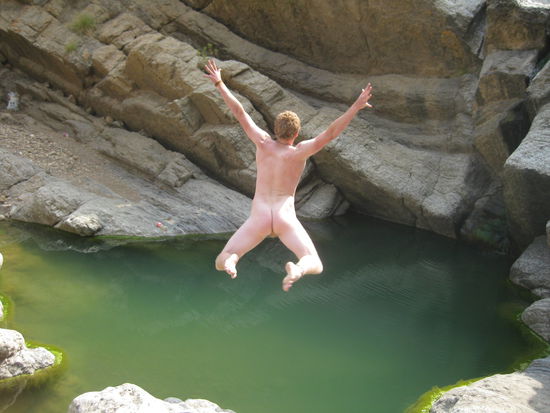 ich wusste da noch nicht, was auf mich zukommen wuerde, weder eventuelle Felsen, Penisfische oder extreme Temperaturschwankungen, aber wer nicht wagt, der nicht gewinnt, nicht wahr?!