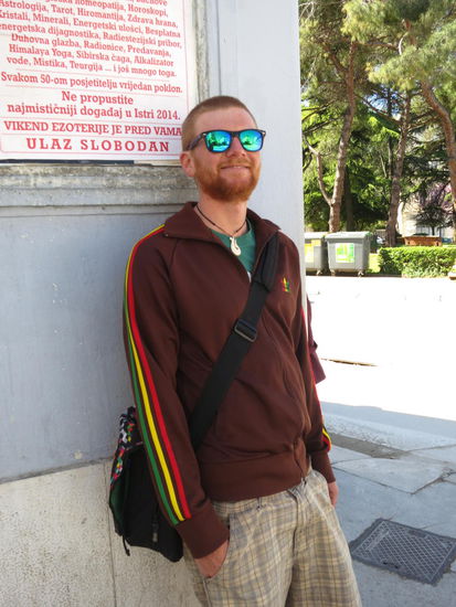 Ey, pssst, wolle Droga kaufe? Guter Preise, Mann...