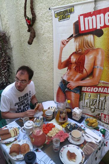 Bene achtet doch immer sehr auf das gewisse Ambiente beim Frühstück