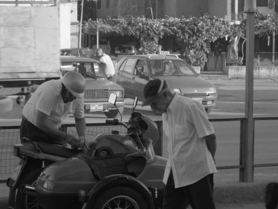 "Taxi? Taxi?" oder doch Eierschale aufn Kopp und ab in den Beiwagen?