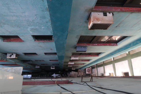 Blick aus dem Fenster auf das gegenüberliegende Hochhaus