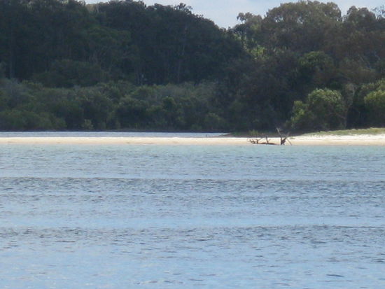 Ein Strand mitten im Fluss! Herrlich! Und wir haben die Quallen alle erst tot am Strand gefunden!