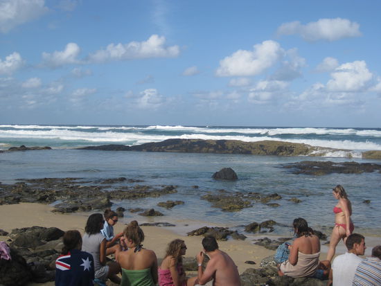 Vier kleine Becken und wunderschoen warmes Wasser!