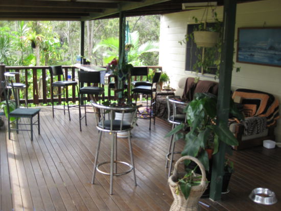 Ihre Veranda! Hier haett ich den ganzen Tag verbringen koennen. Hier waren Oppossums, Voegel, einfach alles! Paradies fuer mich!