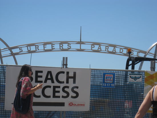 Das wunderschoene Surfers Paradise. Leider nicht ganz so schoen durch die Baustelle!