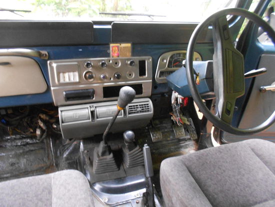 Unser Jeap! Kabel hingen überall raus, er hatte keinen Boden mehr und an manchen Stellen war auch kein Blech mehr! Aber er ist immer noch gefahren