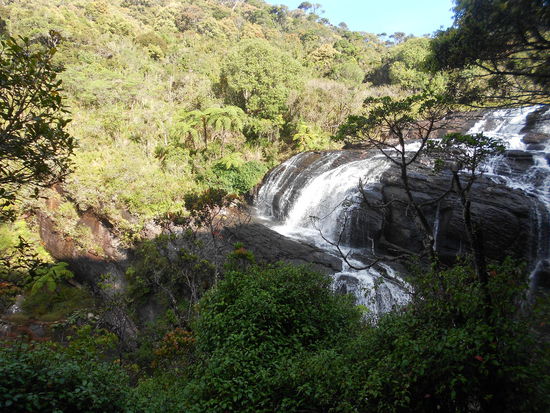 Erstmal hier der Wasserfall.