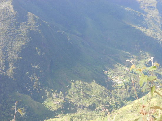 Und hier, warum es Worlds End heisst. Es geht hier sehr tief runter und das ganz plötzlich.