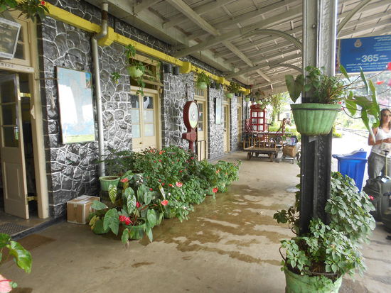 Ein wunderschöner Bahnhof in Haputale!