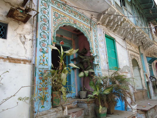 Das hier haben wir in einer kleine Seitengasse entdeckt. Mitten in dem Gedrängel doch noch eine kleine Oase.