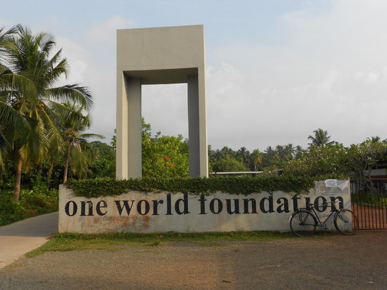 Der Eingang zur Schule.