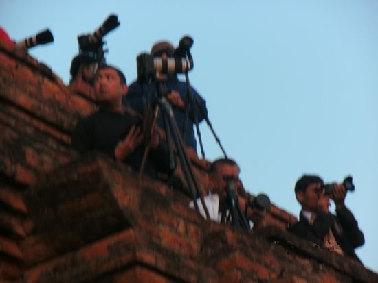 Alles was gut und teuer ist...Meine Aldi Traveller hat manchmal auch ein scharfes Foto hingekriegt....aber sonst war ich ziemlich unglücklich damit.