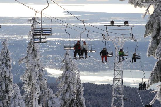 Cypress Mountain! Im Hintergrund ist Vancouver Downtown!
Seht ihr Andy im Lift????
Ich verrate nur rote Skihose....