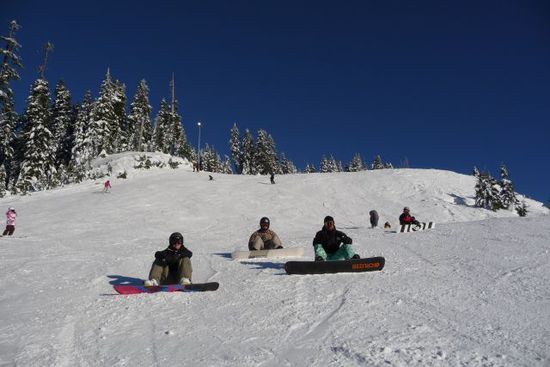 ein Tag Snowboarden:
Nicole, Moritz und Michal
und am nächsten Tag... Ski fahren