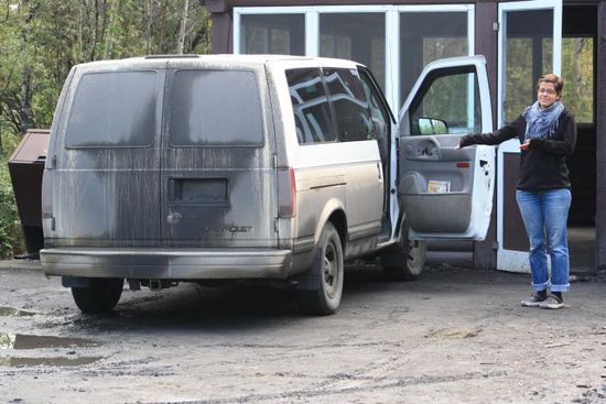 Nach ca. 200 km auf dem Dempster Hwy war unser Auto schon so voller Schlamm und Staub, so dass es nicht mehr möglich war durch die Heckscheiben zu schauen oder am Auto etwas zu holen ohne dabei auch dreckig zu werden. Ansonsten ist unsere Reise nach Inuvik gut verlaufen.