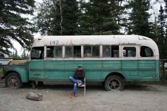 Ansonsten bietet Alaska viel Natur und einige tolle Nationalparks. Wir waren beim Denali Nationalpark und wer den Film "Into the Wild" gesehen hat, der sollte wissen, das dieser Film auf wahren begebenheiten bassiert und dies im Denali Nationalpark geschehen ist. Uns so kann man dort den "Bus" aus dem Film finden.