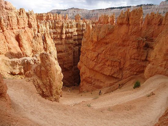 Durch seine ansprechende Farbe und da er nicht so rießig ist, kann man schon in einer kleinen Wanderung schöne Teile des Canyons erkunden.