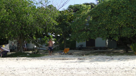 Blick auf unser Bungalow vom Meer aus