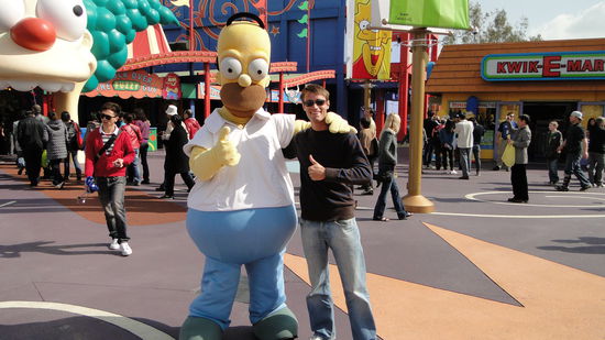 Philip mit Homer Simpson, ebenfalls in den Universal Studios