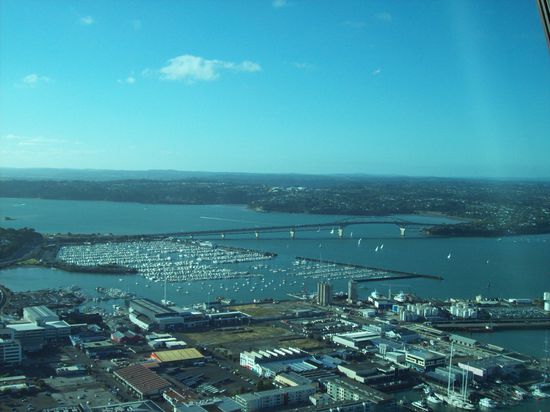 Die Harbour Bridge vom Skytower aus