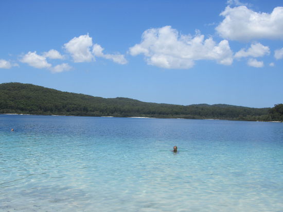 Lake McKenzie
so klares Wasser wie hier kommt sonst nur aus dem Wasserhahn (in Deutschland  )