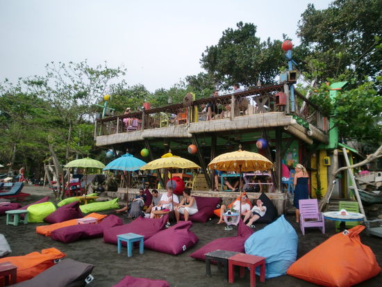 Am Liebsten waren wir in diesen wirklich unendlich gemütlichen Strandbars.