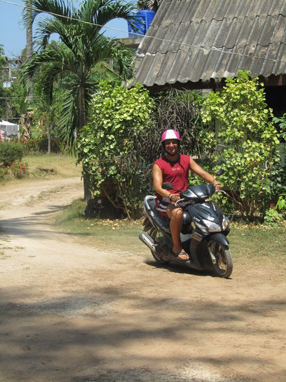 Um Ko Lanta zu erkunden haben wir wieder einen Roller gemietet.