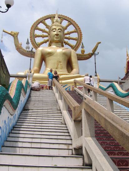 Wat Phra Yai- der Big Buddha ist 15m hoch.