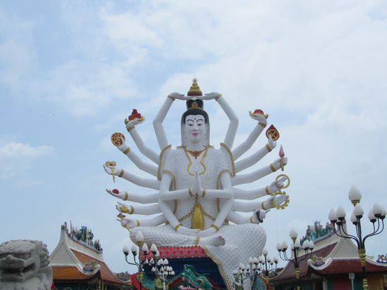 Wat Plai Laem, der 18-armige Buddha