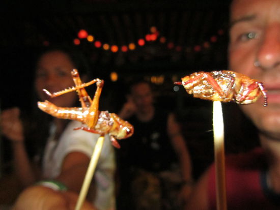 Joachim probierte auch thailändische Delikatessen aus...hab ich nur für dich getan, Lilie