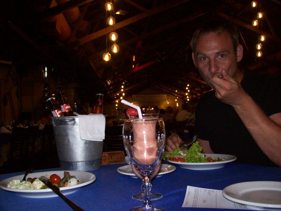 Man beachte den Sektkübel - hehehe