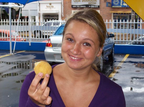 Außerdem gibt es alle Formen von gebackenen Teiglingen, die dann mit Fleisch gefüllt werden.