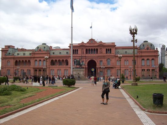 Das Regierungsgebäude, das sogenannte "rosa Haus".