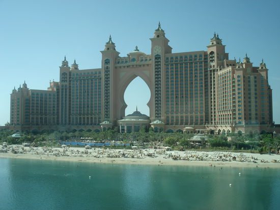 Hotel Atlantis am oberen Ende von Palm Jumeirah.