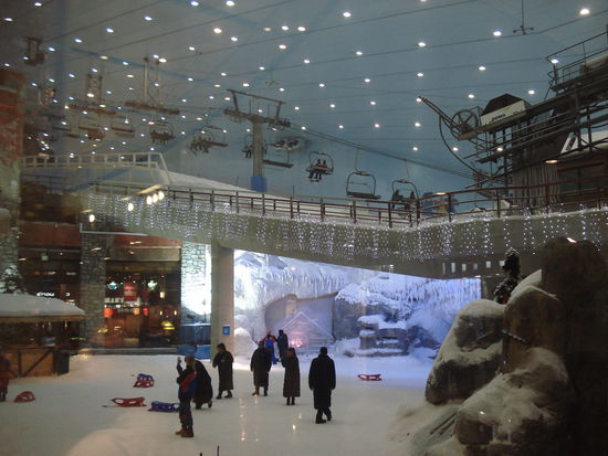 Skihalle inmitten der Wueste
