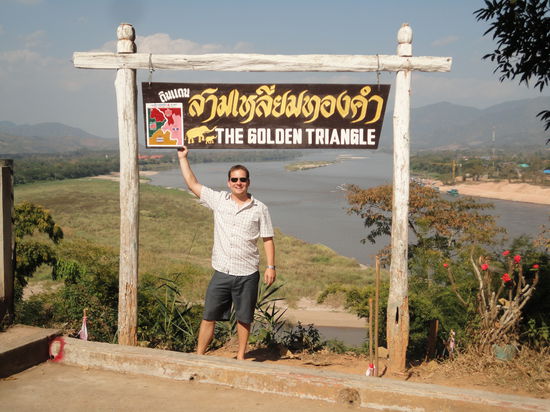 Goldenes Dreieck im Norden Thailands. Rechts ist Laos, links Myanmar und ich stehe in Thailand.