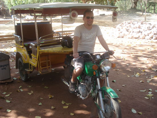 Auch ich habe mich mal an der kambodschanischen Art des Tuk-Tuk versucht 