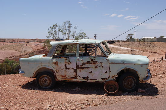 keine Seltenheit in der Wüste... Und nein nicht bei diesem Auto halfen wir den reifen zu wechseln...