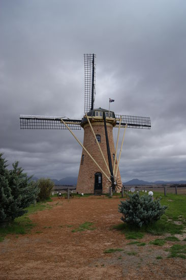 Windmühle, im Hintergrund wäre der Stirling Range Nationalpark