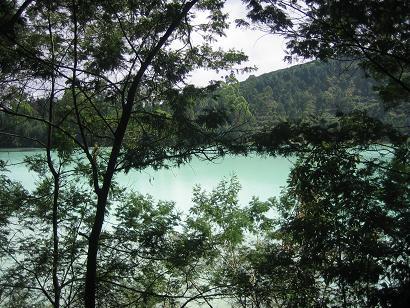 Der farbige See beim Dieng Plateau