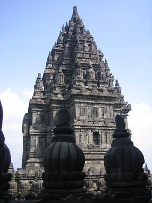 Einer von vielen Tempeln(Prambanan)
