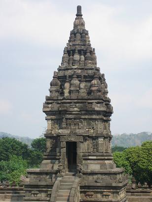 noch einer von vielen Tempeln(Prambanan)