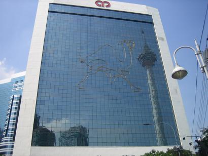 Irgendwas reiches...
(fand ich schoen mit dem KL Tower in den Fenstern)